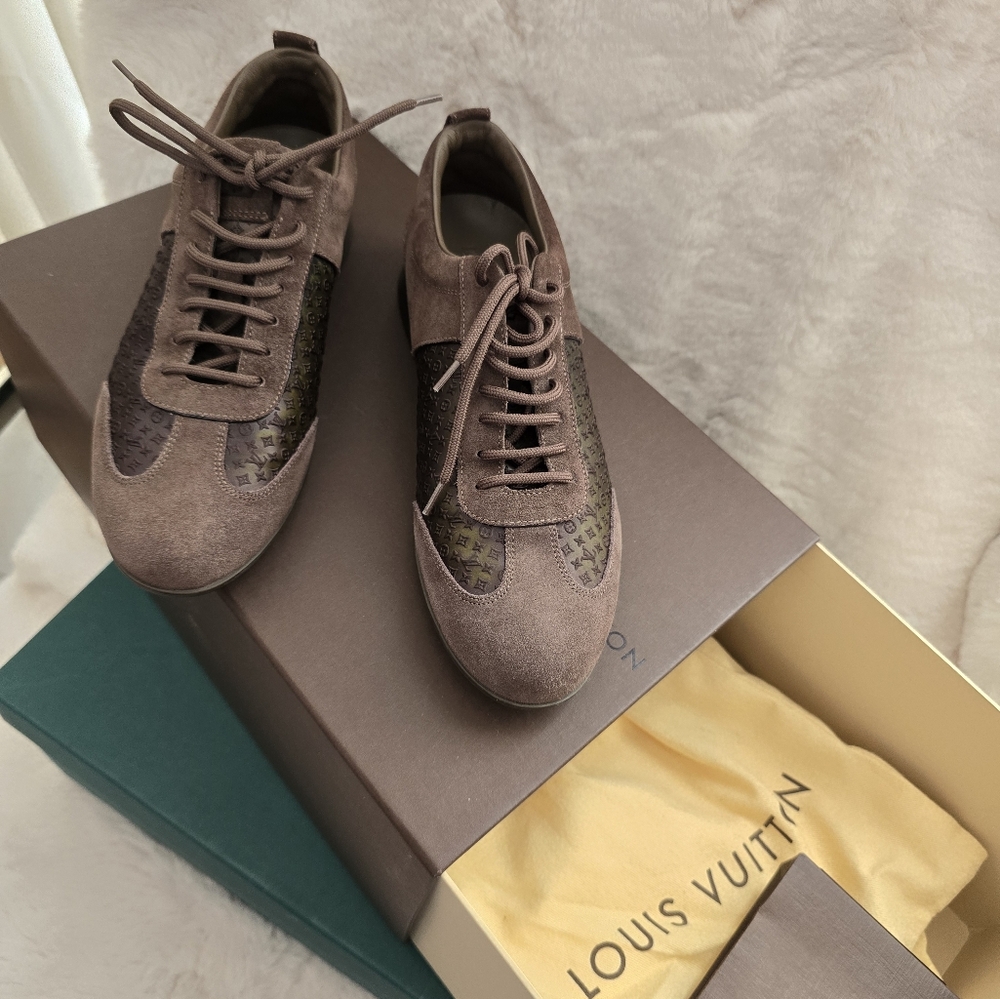Louis Vuitton brand new walking sneakers. NW. Size 37. (Fits 7.5) - Picture 4 of 7